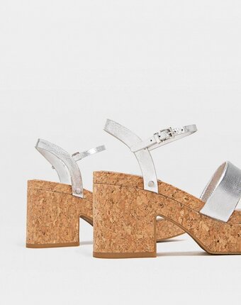 Миниатюра фотографии Босоножки stradivarius