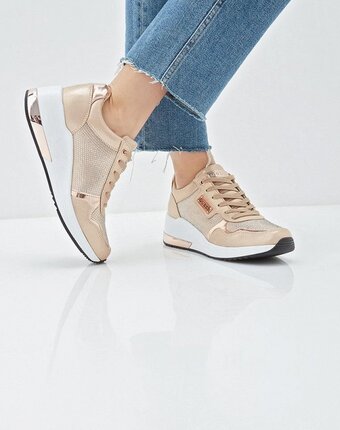 Миниатюра фотографии Кроссовки guess