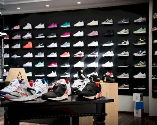 Фотография обувного магазина Sneaker store