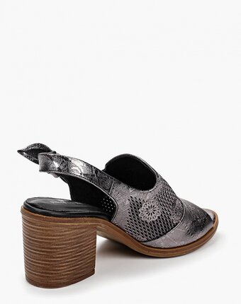 Миниатюра фотографии Босоножки pierre cardin