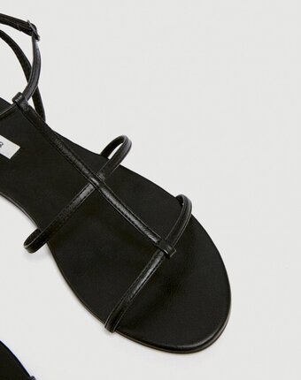 Миниатюра фотографии Сандалии pull&bear