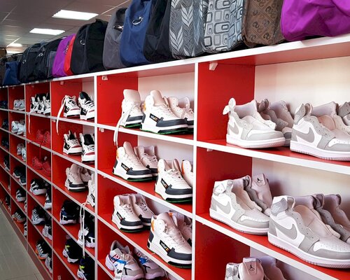 Фотография обувного магазина Дом одежды и обуви