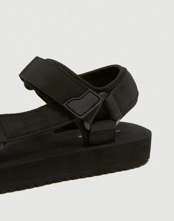 Миниатюра фотографии Сандалии pull&bear