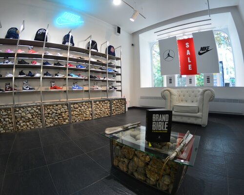 Фотография обувного магазина Top Sneakers